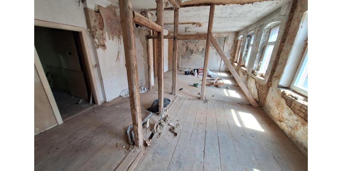 Renovierungsbedürftiges Haus in 09337 Hohenstein-Ernstthal 10 zimmer