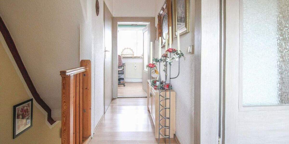 Ab Frühsommer bezugsfreies Reihenmittelhaus mit Garten und 2 Stellplätzen in Borna Heinersdorf 5 zimmer