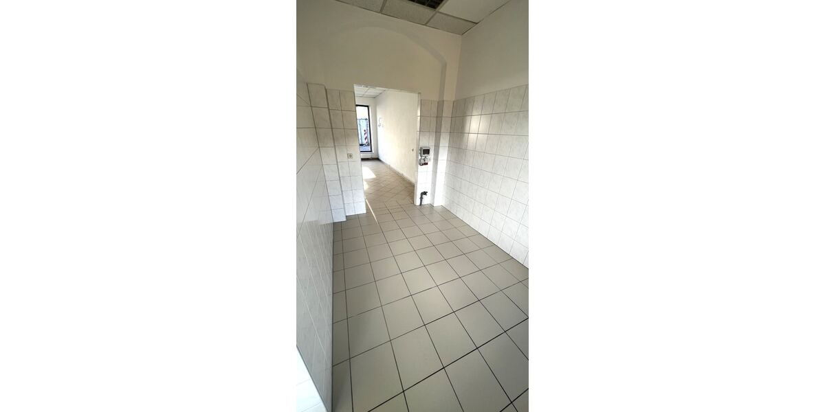 Laden oder BüroVersicherung - Attraktives LadengeschäftBüro in guter Lage zu vermieten! 4 zimmer