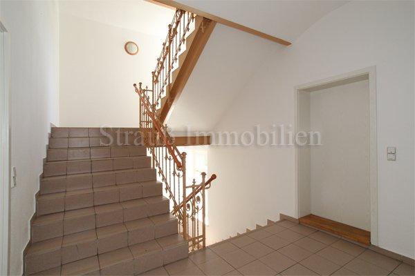 Frisch renoviert... neuer Bodenbelag... 1 zimmer