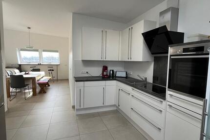 Wunderschöne 4- Zimmer Maisonettewohnung mit moderner Ausstattung, EBK, 2 Bädern, Balkon und Dachterrasse in Toplage! 4 zimmer