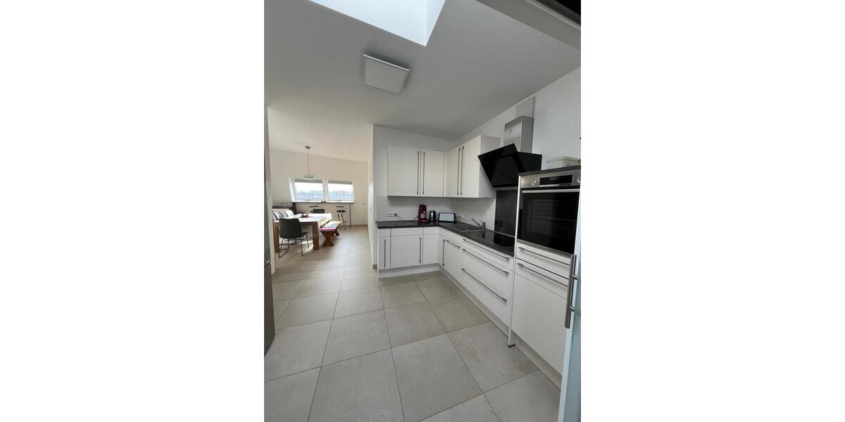 Wunderschöne 4- Zimmer Maisonettewohnung mit moderner Ausstattung, EBK, 2 Bädern, Balkon und Dachterrasse in Toplage! 4 zimmer