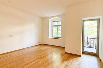 1 MONAT KALTMIETFREI! - Hochwertig sanierte 4,5-Raum-Wohnung mit Balkon und Fußbodenheizung 4 zimmer