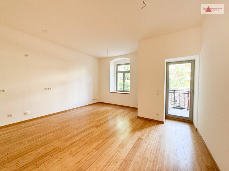 1 MONAT KALTMIETFREI! - Hochwertig sanierte 4,5-Raum-Wohnung mit Balkon und Fußbodenheizung 4 zimmer