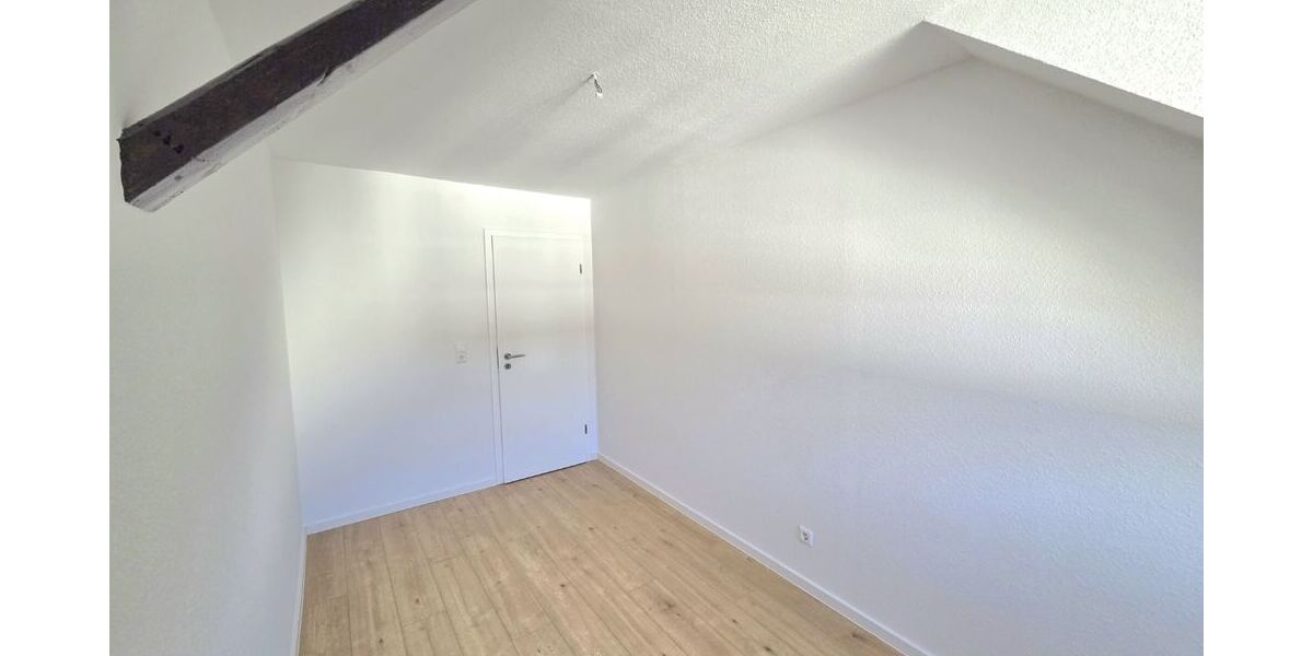 Viel Platz unterm Dach: 5‑Zimmer-Wohnung mit Sichtbalken & Tageslichtbad! - Etagenwohnung Chemnitz Gablenz | Angebot:26674854