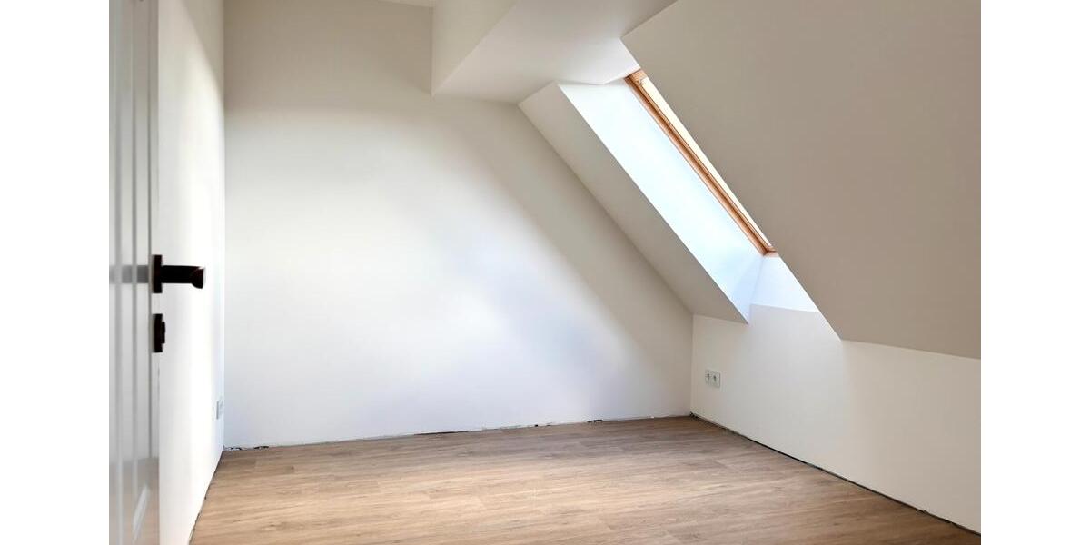 Borna * ERSTBEZUG * Balkon * 7 Zimmer Maisonette * 01.12.2025 7 zimmer