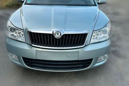 Skoda Octavia 218.000 km 3.700 &euro; Großschirma 09603