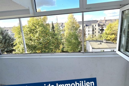 Stadtleben mit Weitblick: Moderne Dachgeschosswohnung mit Balkon und Einbauküche! 2 zimmer