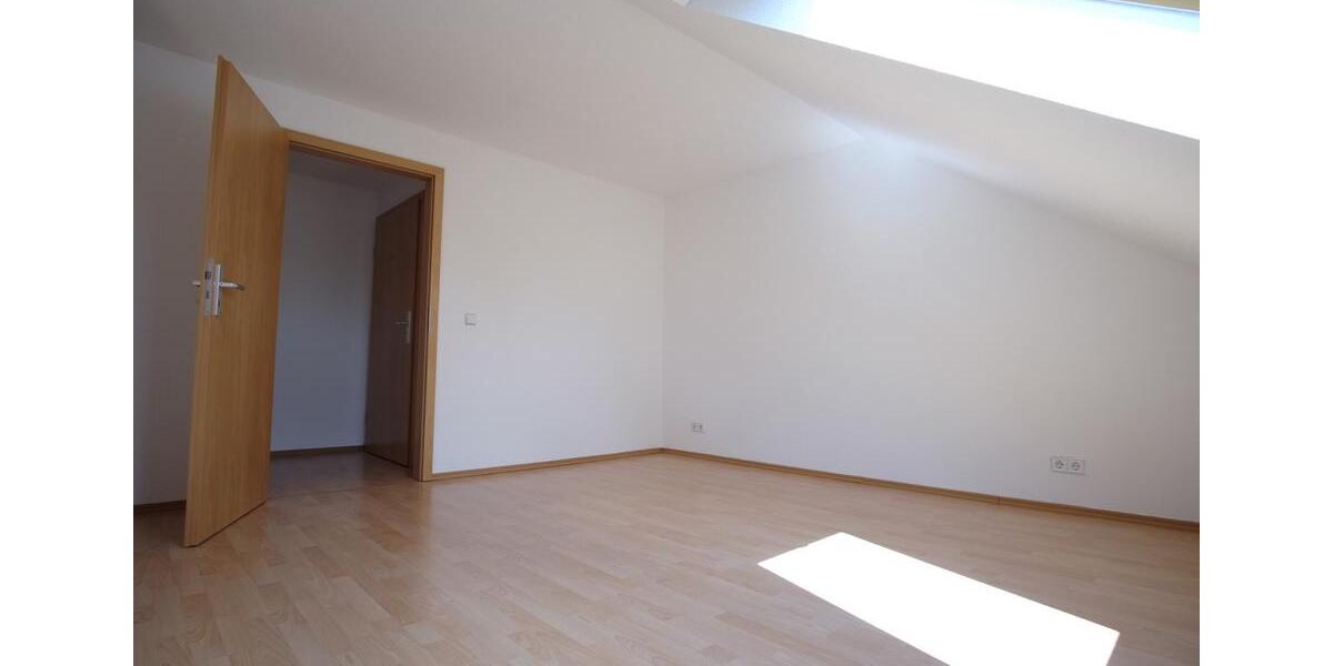 Dachgeschoßwohnung Chemnitz Kapellenberg - 3 Zimmer, 73 m&sup2;, 495&euro; | Angebot:25813895