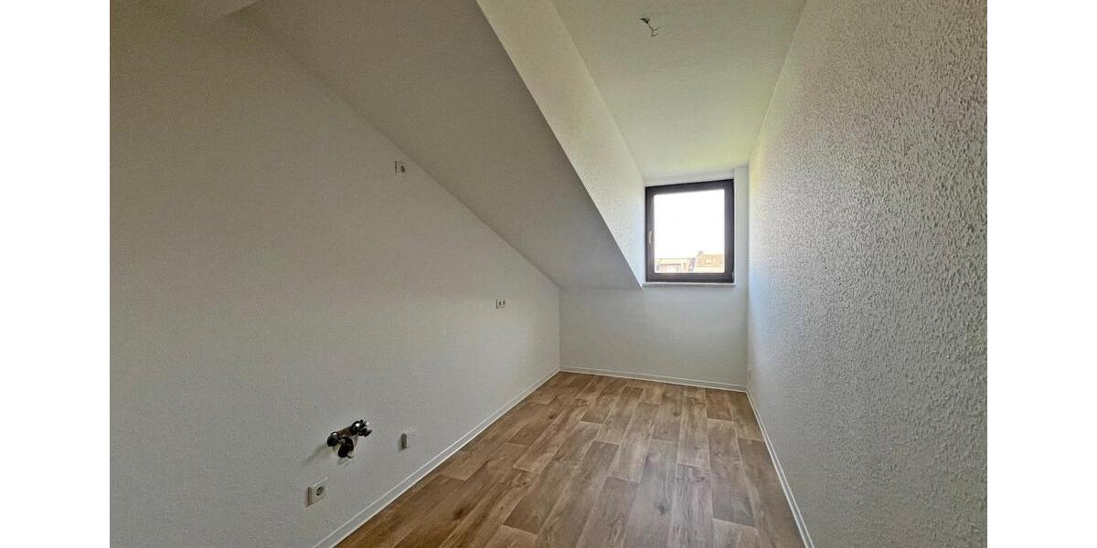 Dachgeschoßwohnung Chemnitz Kapellenberg - 2 Zimmer, 57 m&sup2;, 300&euro; | Angebot:25648405