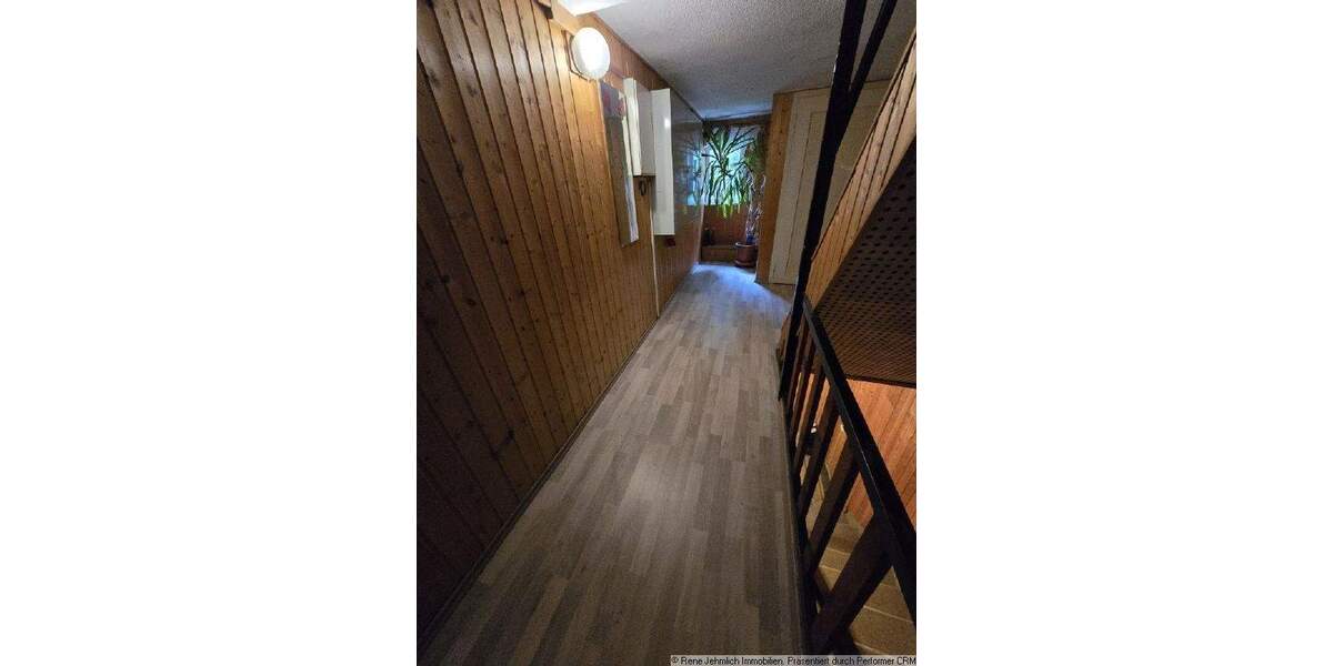 Sanierungsbedürftiges EFH mit 212qm auf 1.770qm Grundstück mit Pool & Doppelgarage + Gartenhaus 5 zimmer