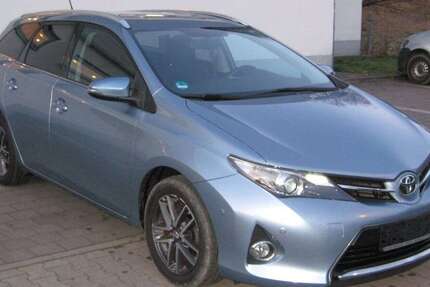 Toyota Auris 96.577 km 11.590 &euro; Chemnitz 09125