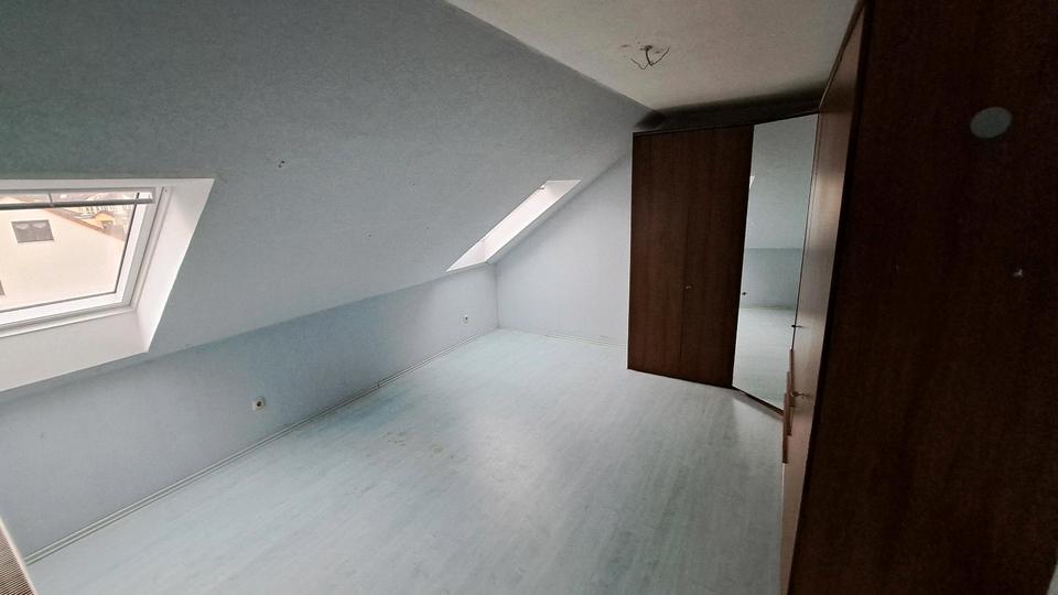 Dachgeschoßwohnung Oelsnitz (Erzgebirge) - 3 Zimmer, 86 m&sup2;, 79.000&euro; | Angebot:24788142