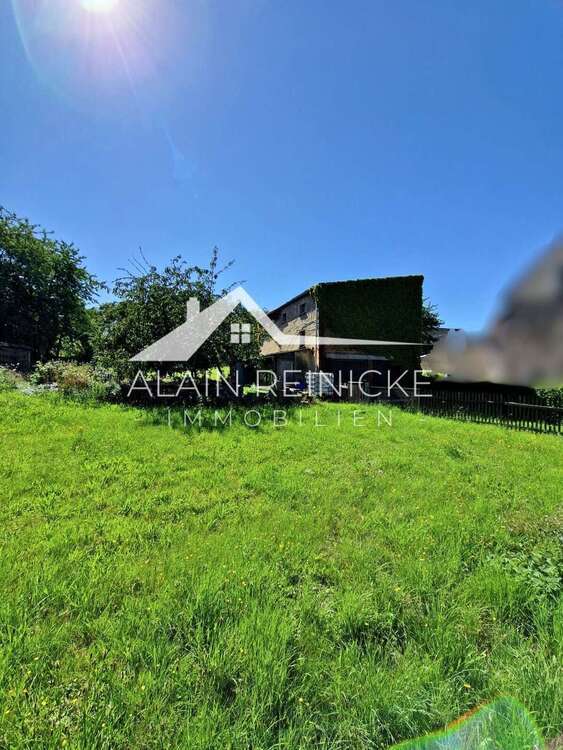 Grundstück mit großer Doppelgarage & viel Stauraum