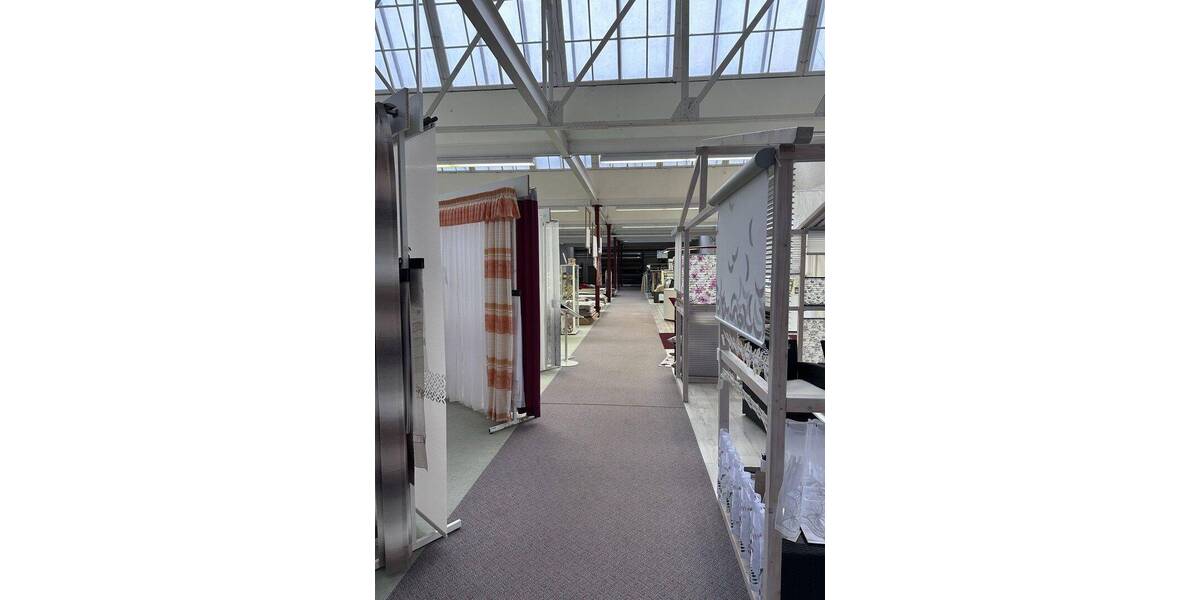 Attraktive Verkaufsfläche oder Gewerbefläche mit 850 m² inkl. Parkplatz zimmer