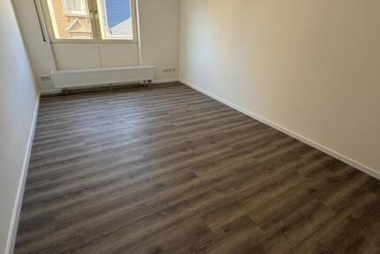 Wohnung Glauchau - 1 Zimmer, 32 m&sup2;, 220&euro; | Angebot:25079476