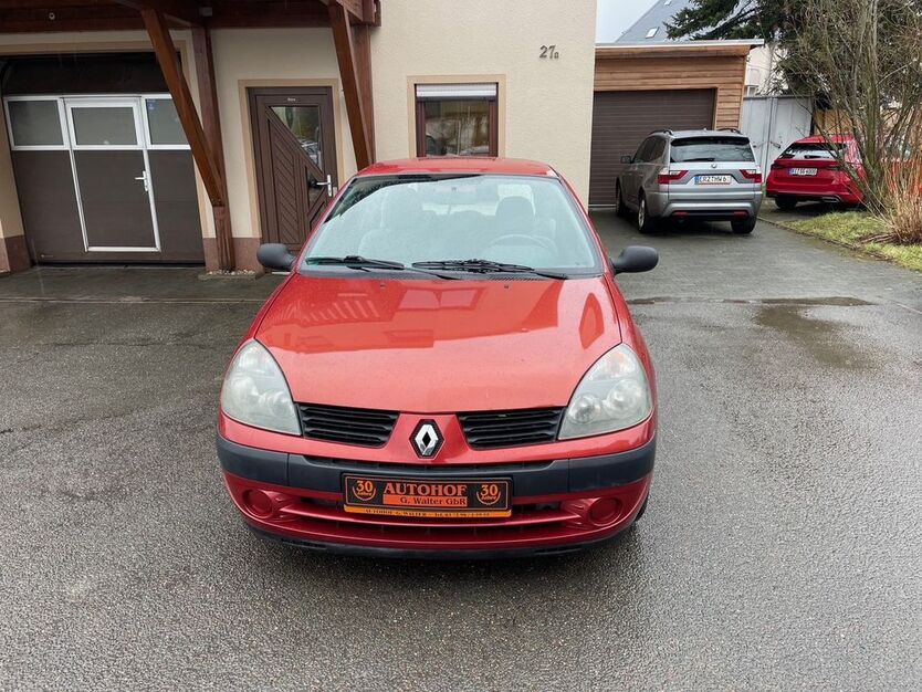 Renault Clio 166.000 km 2.300 € Oelsnitz i.E. 09376