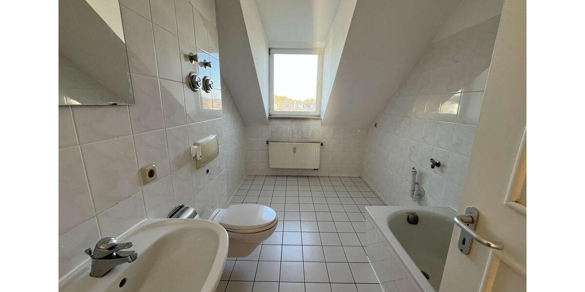 Dachgeschoßwohnung Chemnitz Altendorf - 2 Zimmer, 62 m&sup2;, 348&euro; | Angebot:24431181