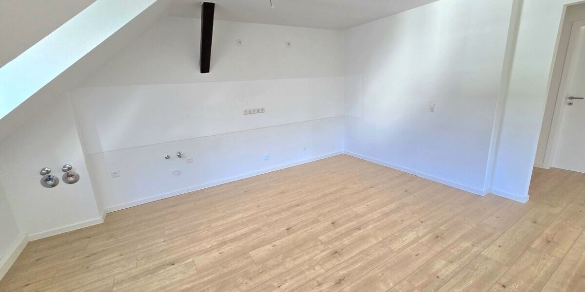 Viel Platz unterm Dach: 5‑Zimmer-Wohnung mit Sichtbalken & Tageslichtbad! - Etagenwohnung Chemnitz Gablenz | Angebot:26674854