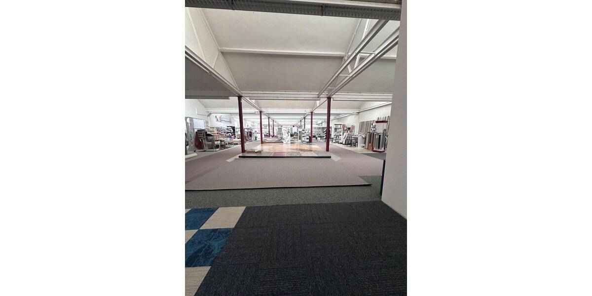 Attraktive Verkaufsfläche oder Gewerbefläche mit 850 m² inkl. Parkplatz zimmer