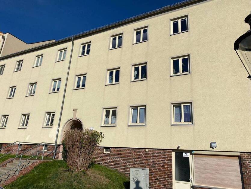 Humboldthöhe - hier ist es schön ! Wanne und Laminat ****