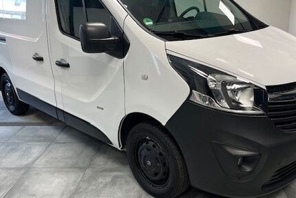 Opel Vivaro 131.000 km 12.495 &euro; Gersdorf 09355