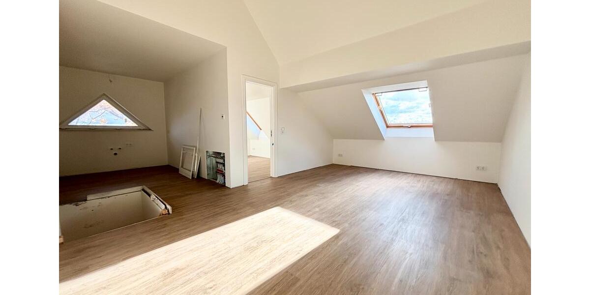 Borna * ERSTBEZUG * Balkon * 7 Zimmer Maisonette * 01.12.2025 7 zimmer