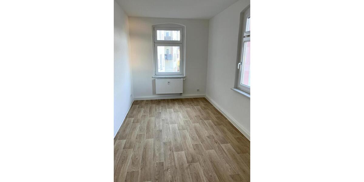 Etagenwohnung Zschopau - 4 Zimmer, 80 m&sup2;, 480&euro; | Angebot:26004571