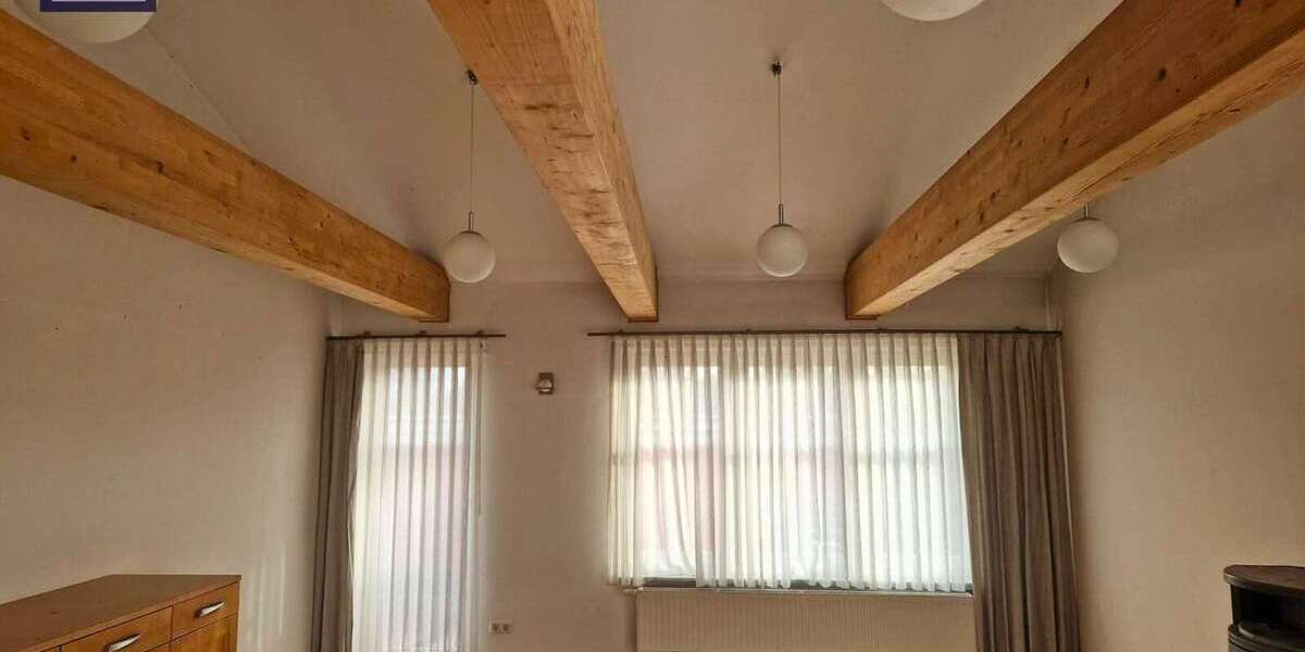 Firmenkomplex mit Garage und Einliegerwohnung 22 zimmer