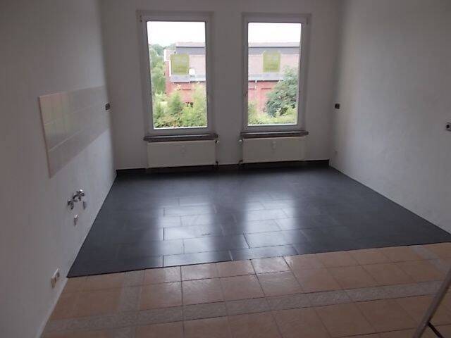Gewerbeobjekt Limbach-Oberfrohna Oberfrohna - 3 Zimmer, 100 m&sup2;, 200&euro; | Angebot:26826163