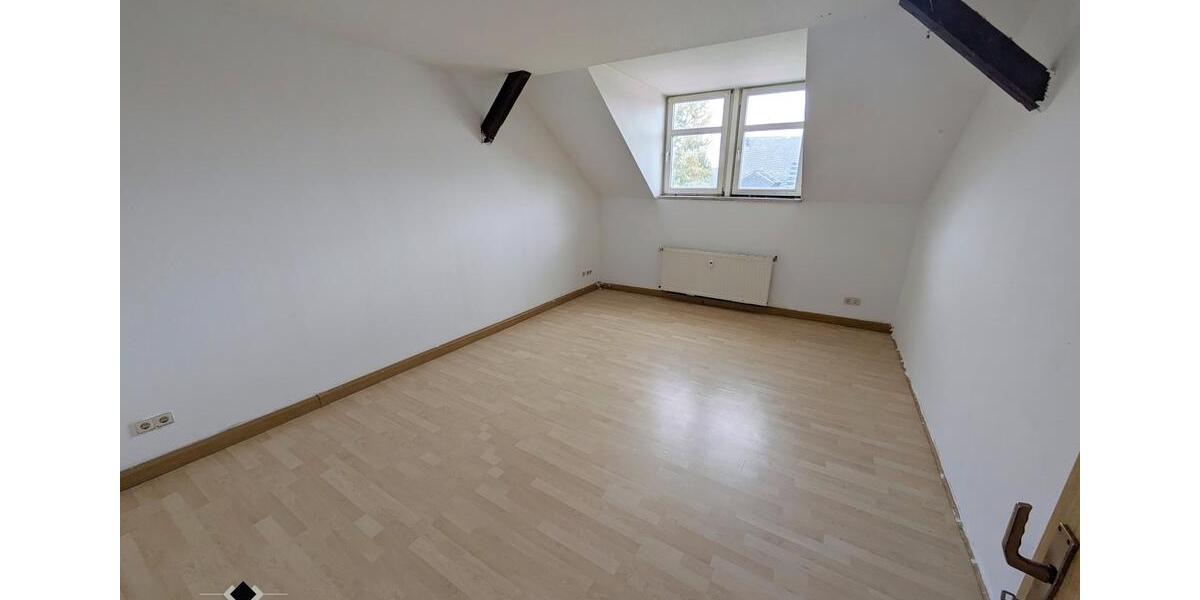 Dachgeschoßwohnung Chemnitz Kapellenberg - 3 Zimmer, 88 m&sup2;, 440&euro; | Angebot:26321563