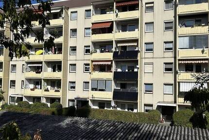 Modernisierte 3-Raum-Wohnung im 1. OG, Balkon u. Stellplatz 3 zimmer