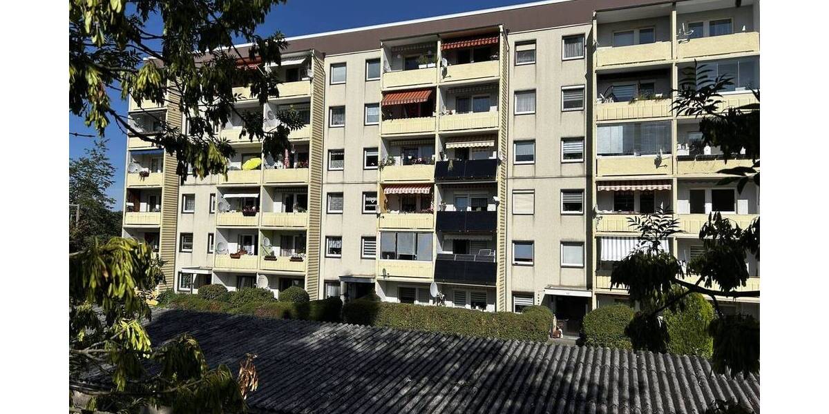 Modernisierte 3-Raum-Wohnung im 1. OG, Balkon u. Stellplatz 3 zimmer