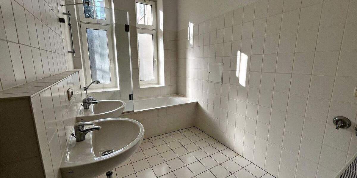 Etagenwohnung Chemnitz Kaßberg - 3 Zimmer, 101 m&sup2;, 600&euro; | Angebot:26157399