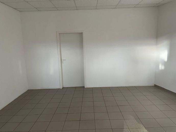 **GROßZÜGIGE BÜROFLÄCHE IN DER PASSAGE AM STADION IN LICHTENSTEIN**** 4 zimmer