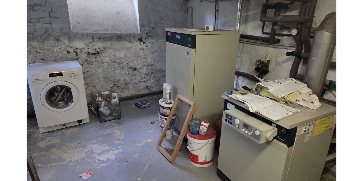 Charmante Doppelhaushälfte mit Potenzial in Limbach-Oberfrohna! 9 zimmer