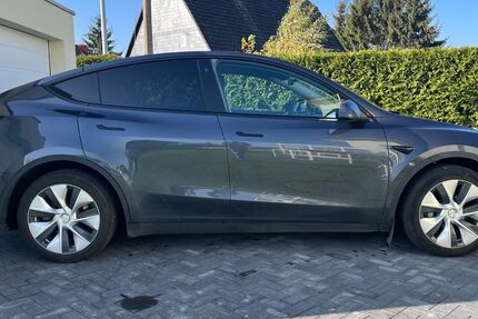 Tesla Model Y 52.800 km 35.900 € Claußnitz 09236