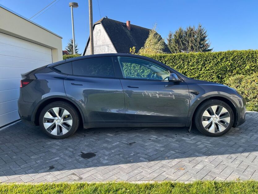 Tesla Model Y 52.800 km 35.900 € Claußnitz 09236