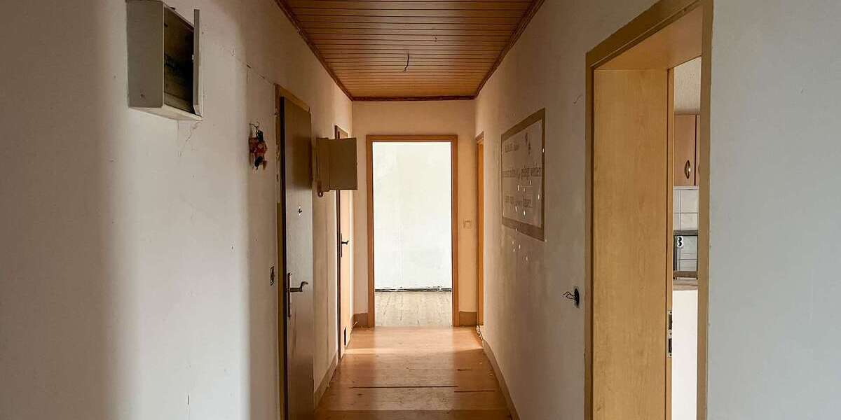 Haus zum Kaufen in StollbergErzgeb. 89.000 € 260 m² 12 zimmer