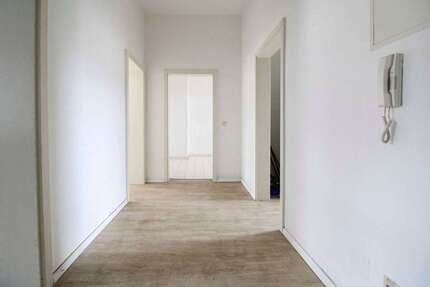 Wohnung zum Kaufen in Chemnitz 55.000 € 72.04 m² 2 zimmer