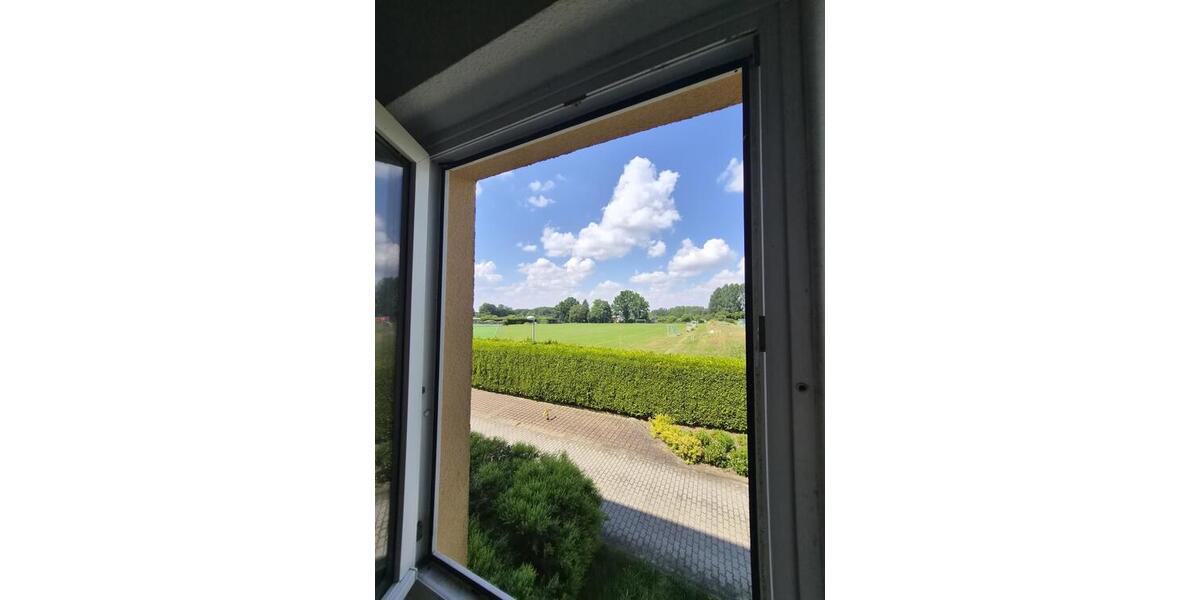 Grüne Aussichten inklusive! Helle 2-Zimmer-Wohnung mit Balkon - Etagenwohnung Chemnitz Ebersdorf | Angebot:27023731