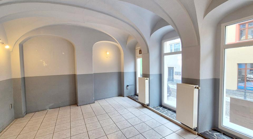 Kosmetikstudio? Tattoostudio? Maklerbüro? (Eis-) Café? Bistro? Tolle Gewerbefläche (100 m²) im Zentrum von Lößnitz! zimmer