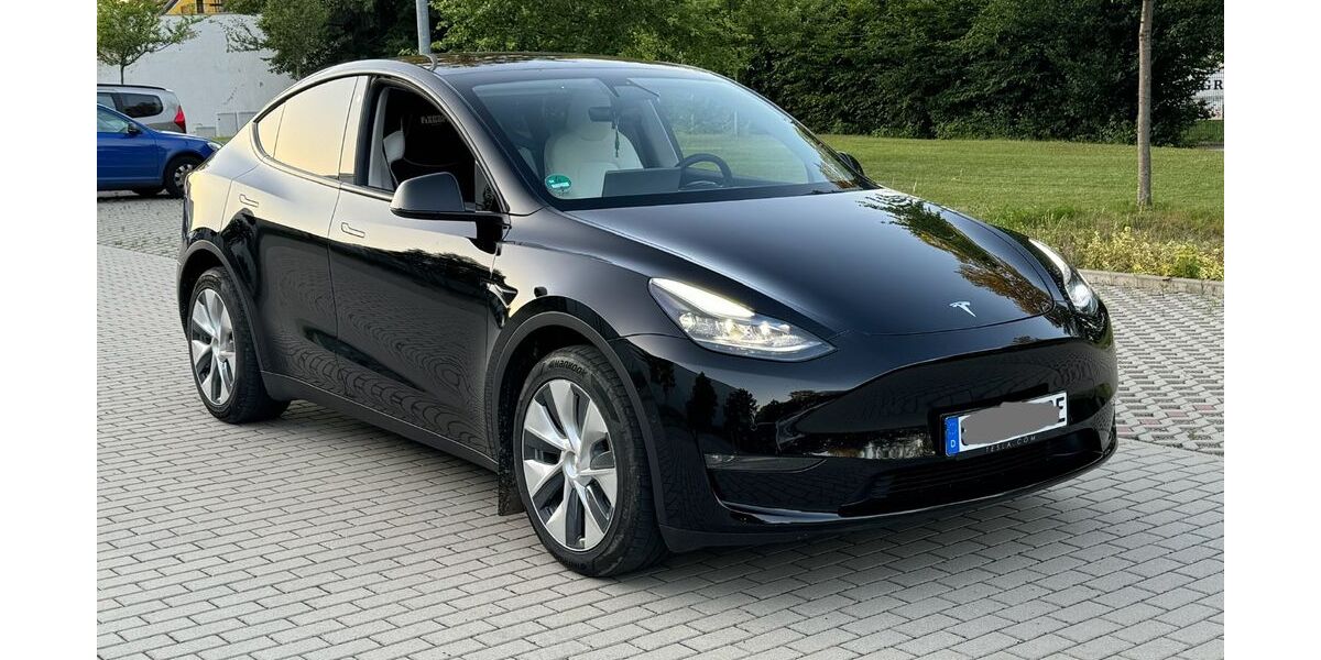 Tesla Model Y 69.000 km 30.999 &euro; Chemnitz 09120