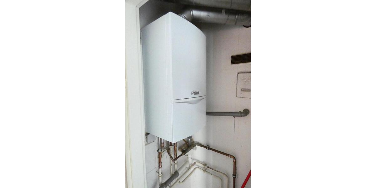 Kosmetikstudio? Tattoostudio? Maklerbüro? (Eis-) Café? Bistro? Tolle Gewerbefläche (100 m²) im Zentrum von Lößnitz! zimmer