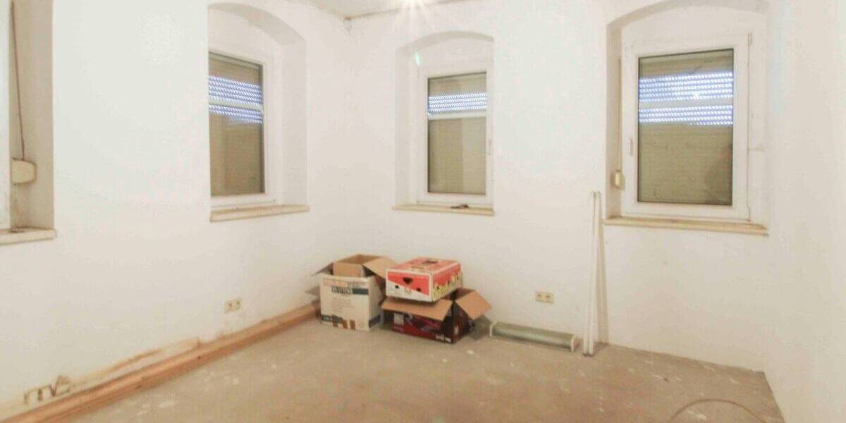 Reihenmittelhaus Hainichen - 8 Zimmer, 207 m&sup2;, 55.000&euro; | Angebot:26189495