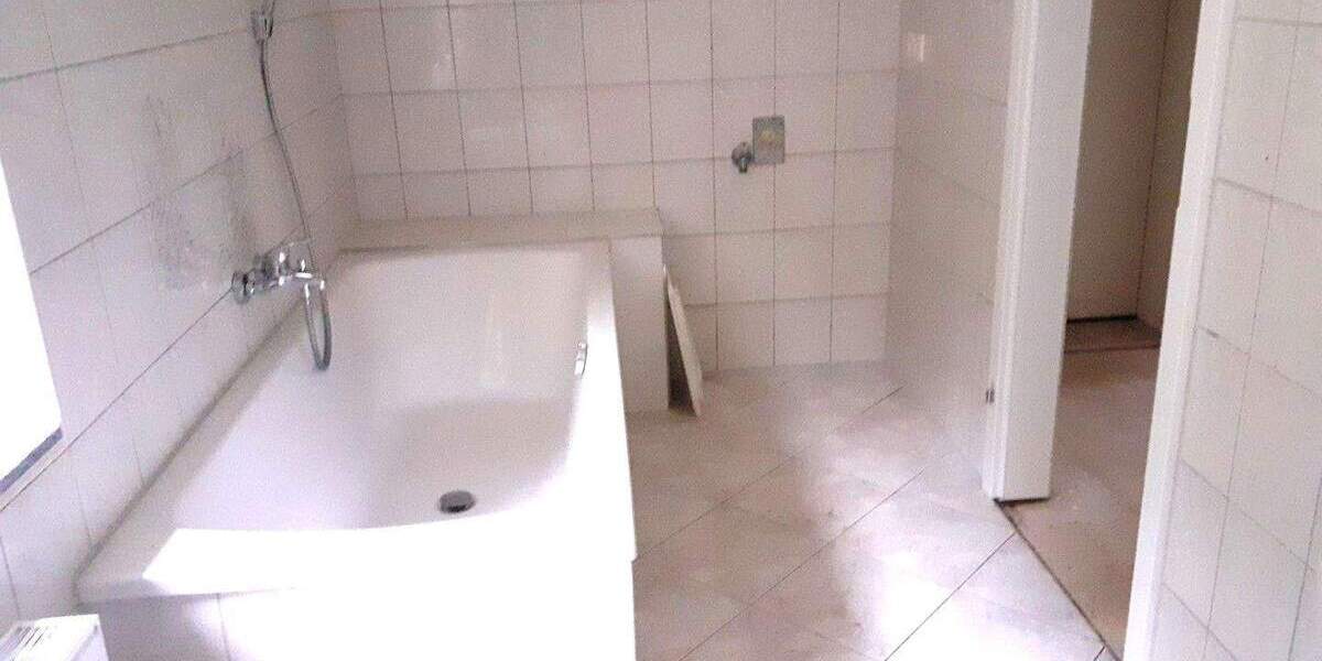 NEU SANIERT! 3R-Wohnung mit Stellplatz 80 m² (EBK) ***Vermieter-Bonus 2 Kaltmieten geschenkt*** 3 zimmer