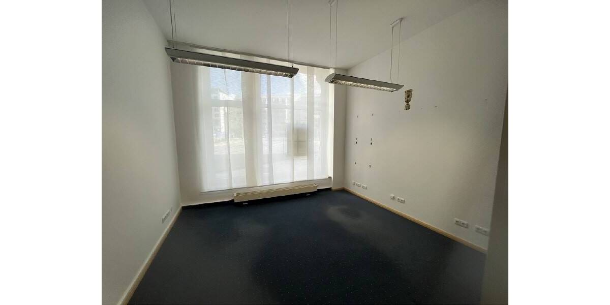 Gewerbeobjekt Chemnitz Adelsberg - 8 Zimmer, 2 m&sup2;, 18.445&euro; | Angebot:25682499