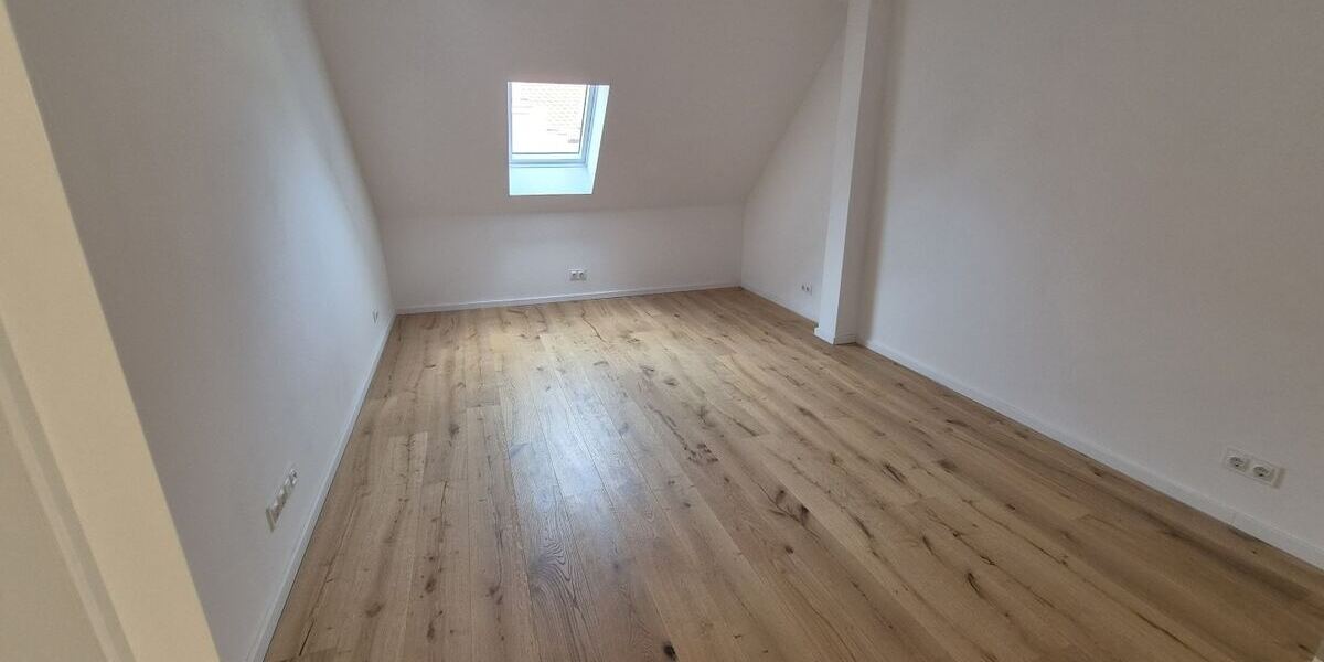 Familienfreundliche 4-Zimmer-Wohnung mit Balkon und offenem Wohnbereich - Etagenwohnung Hainichen | Angebot:27212357