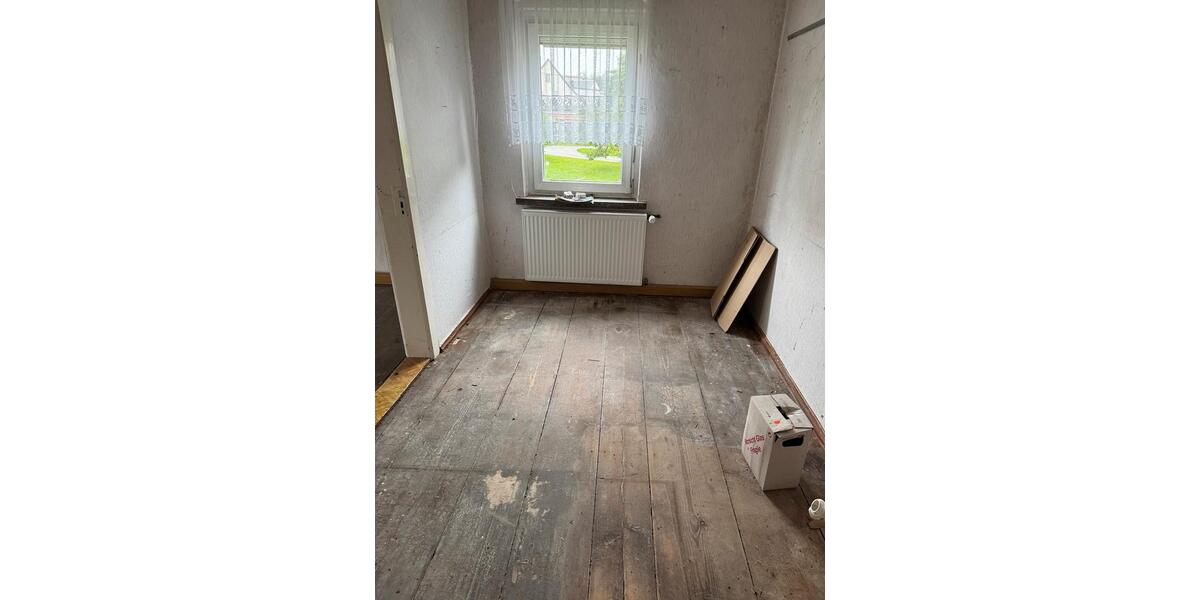 Einfamilienhaus Hohenstein-Ernstthal Ernstthal - 10 Zimmer, 140 m&sup2;, 66.000&euro; | Angebot:21974079
