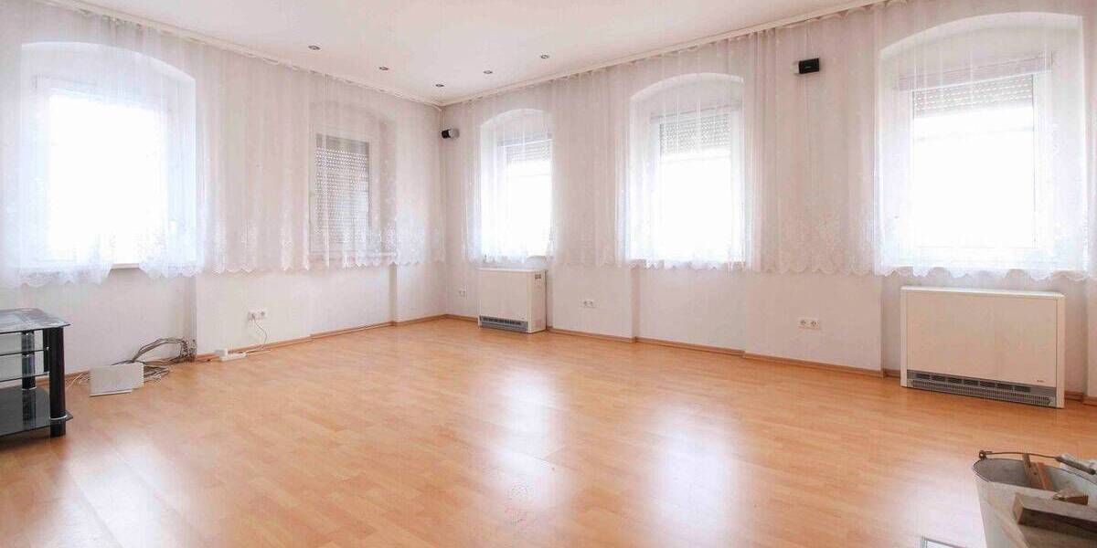 Reihenmittelhaus Hainichen - 8 Zimmer, 207 m&sup2;, 55.000&euro; | Angebot:26189495